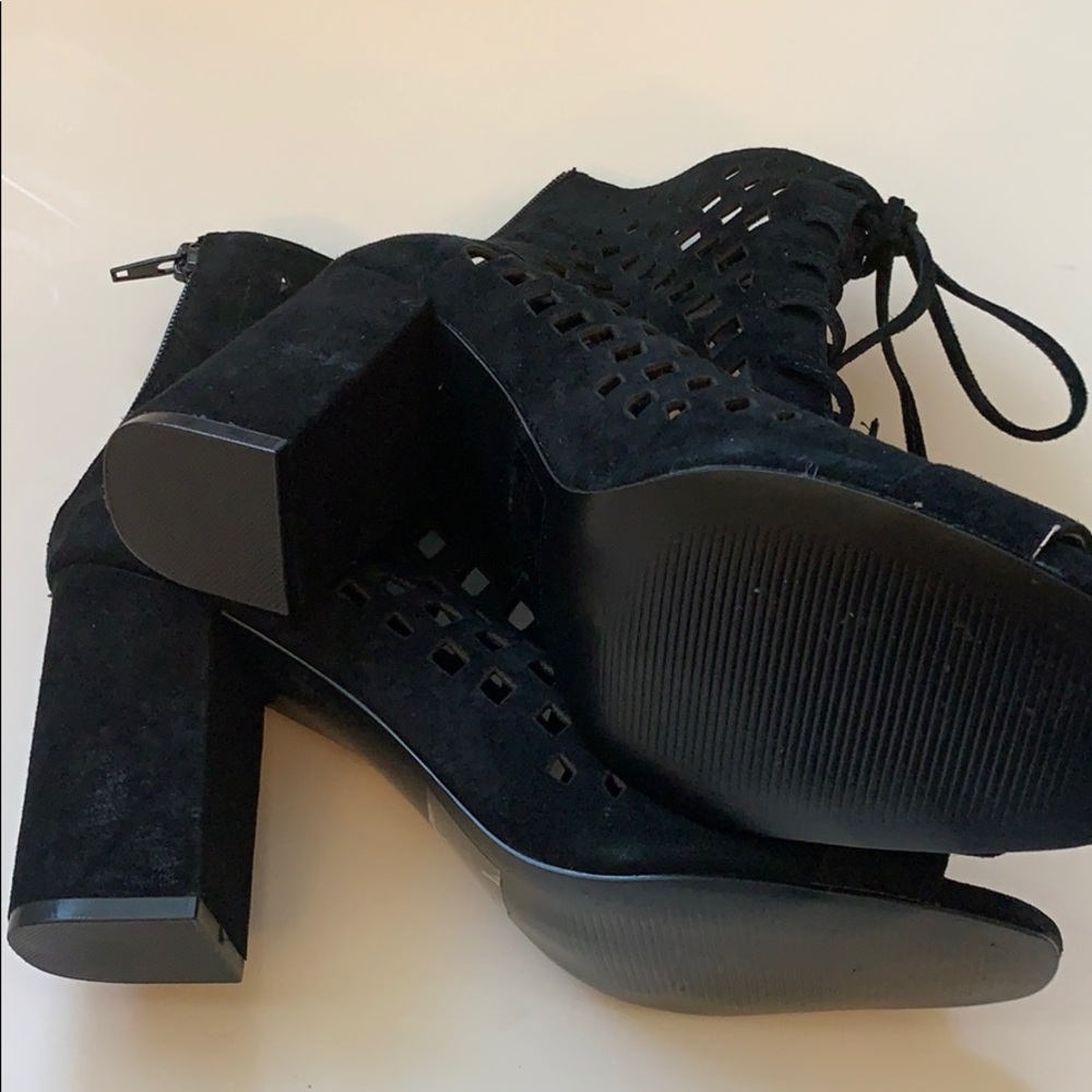 Steve Madden suede leather lace up laser cut booties Size 9 - Picture 4 of 7